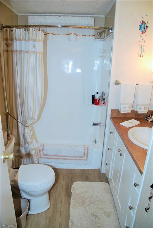 SIX LAKES COUNTRY CLUB - Residential