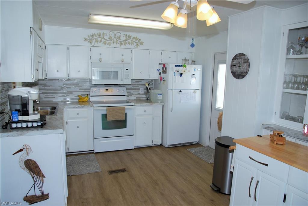 SIX LAKES COUNTRY CLUB - Residential