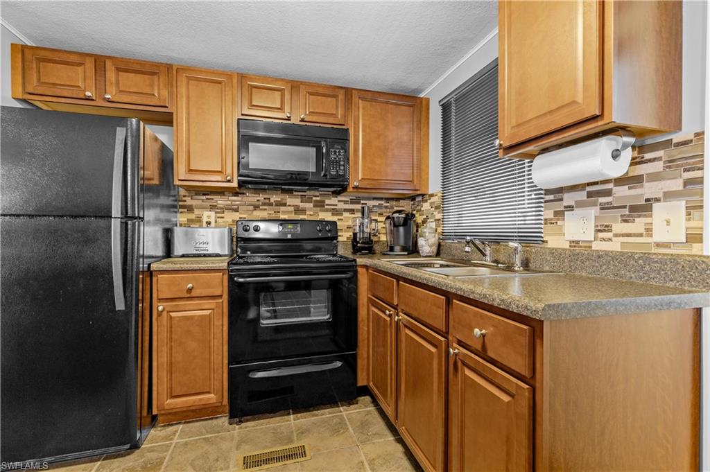 LEESURE VILLAGE - Residential