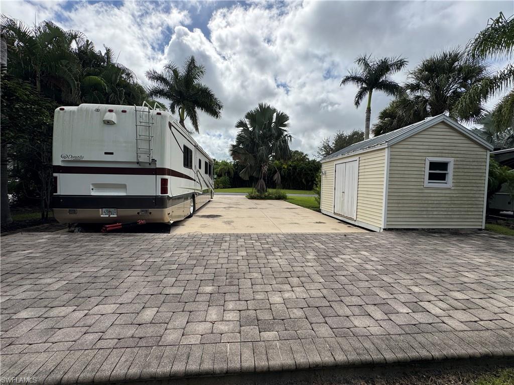 RIVERBEND MOTORCOACH RESORT - Land