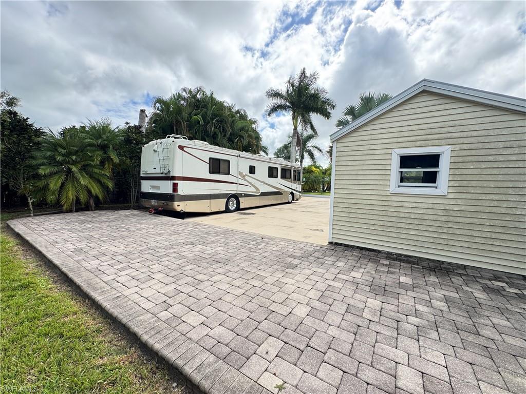 RIVERBEND MOTORCOACH RESORT - Land