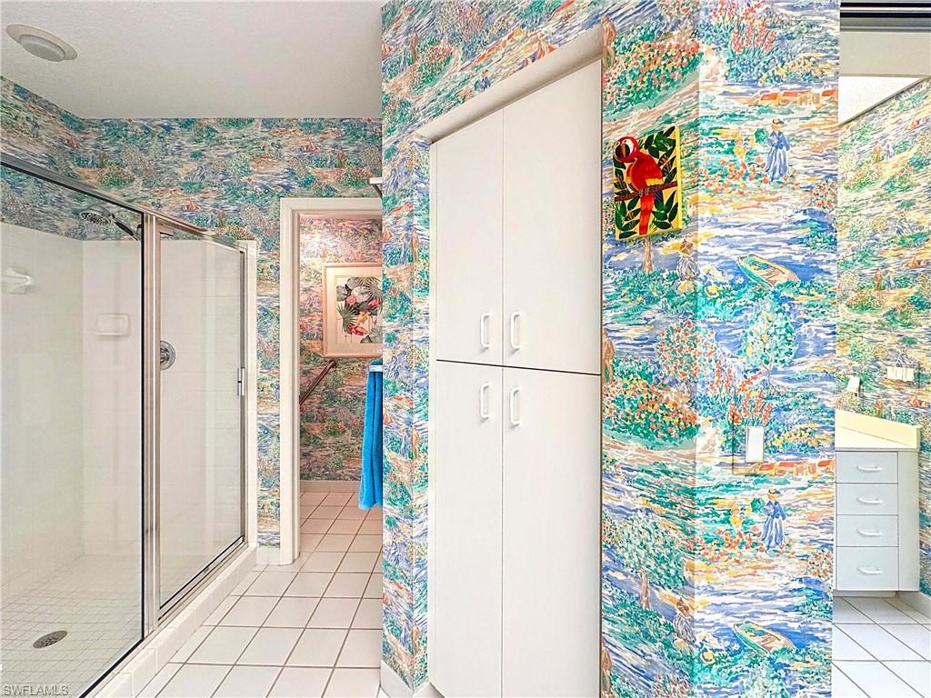 BAREFOOT BEACH CLUB - Residential