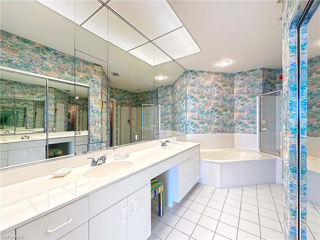 BAREFOOT BEACH CLUB - Residential