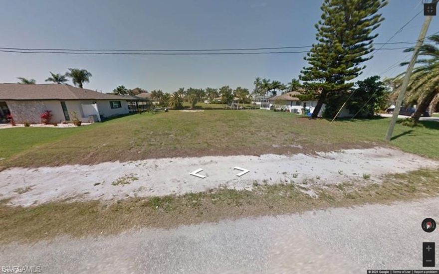 Full price offer includes a new 10 Foot X 6 Inch Thick Seawall. Amazing opportunity to buy a 80 x 125 foot lot. This is an amazing location for your client to build a new home. A true salt water canal front lot only a six minute ride to the River, then off to the Open Waters. Seller is pricing a new seawall, and will share quotes with the purchaser. The seller has arranged to install a 10 Foot Tall by 6 Inch Thick New Seawall. The Permit Process has begun.