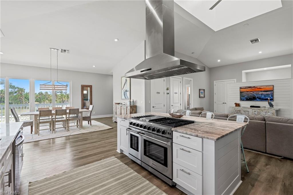 JOSE'S HIDEAWAY - Residential