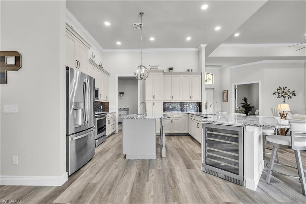 COUNTRY CLUB - Residential