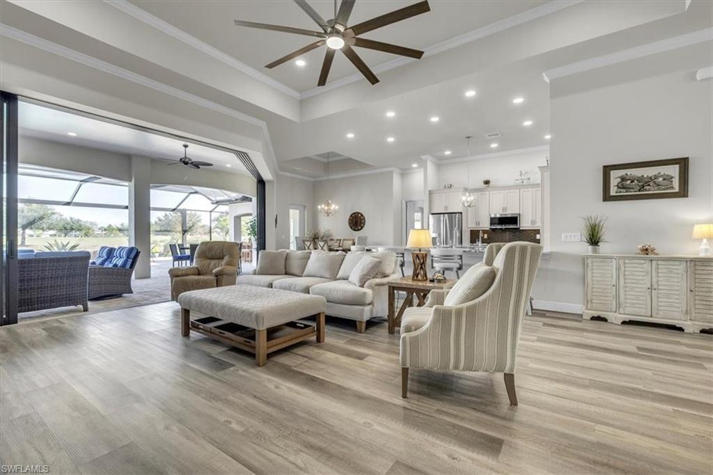 COUNTRY CLUB - Residential