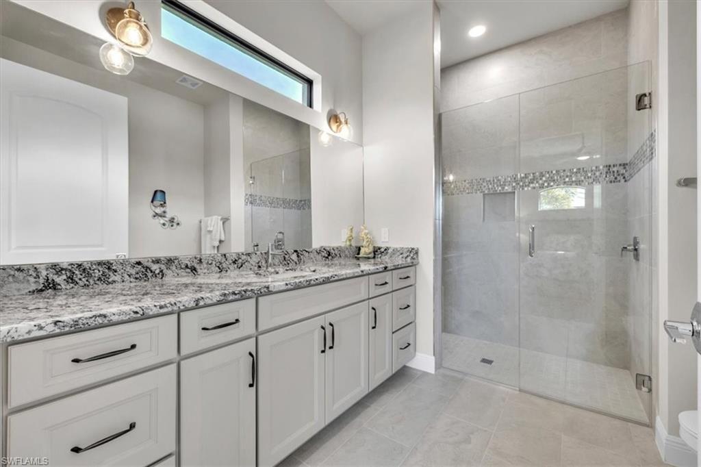 COUNTRY CLUB - Residential