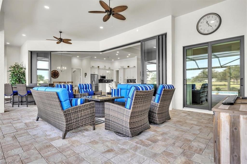 COUNTRY CLUB - Residential