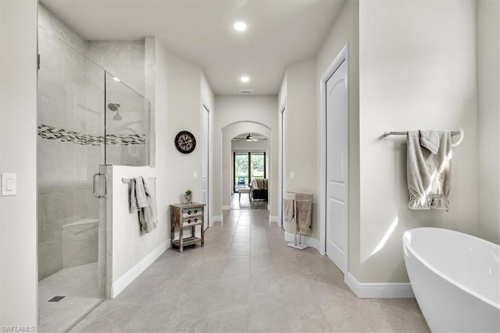 COUNTRY CLUB - Residential