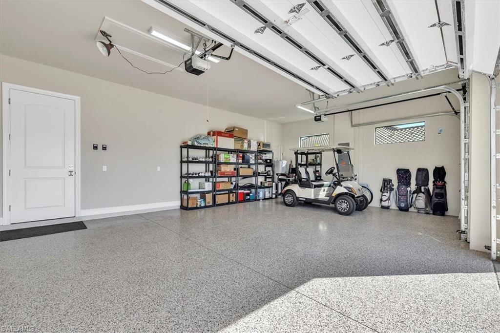 COUNTRY CLUB - Residential