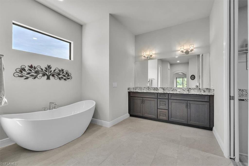 COUNTRY CLUB - Residential