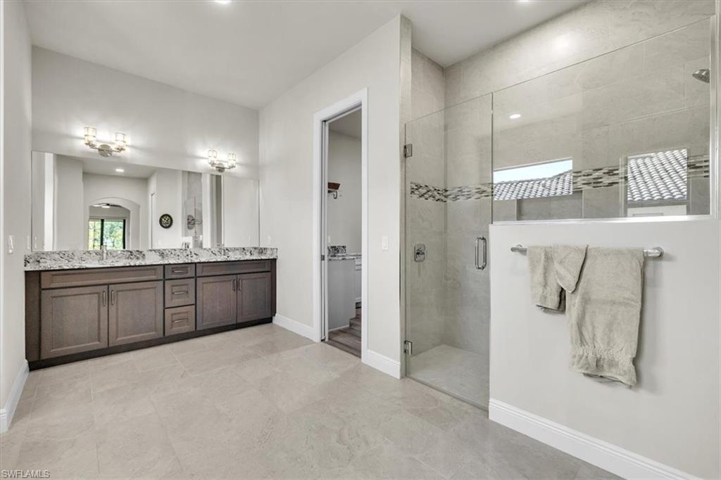 COUNTRY CLUB - Residential