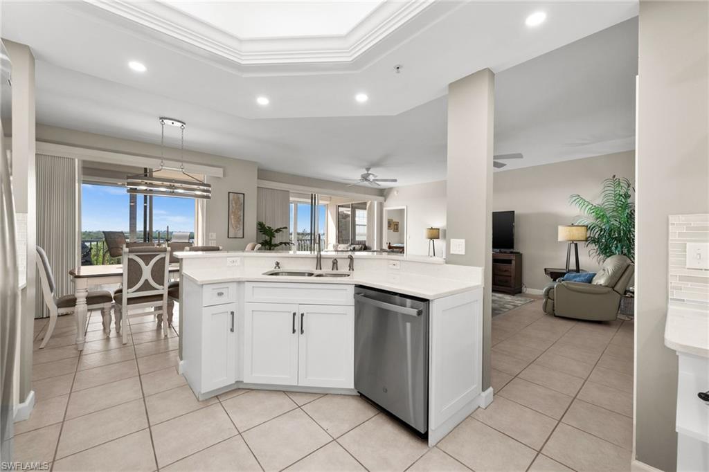 VINTAGE BAY - Residential