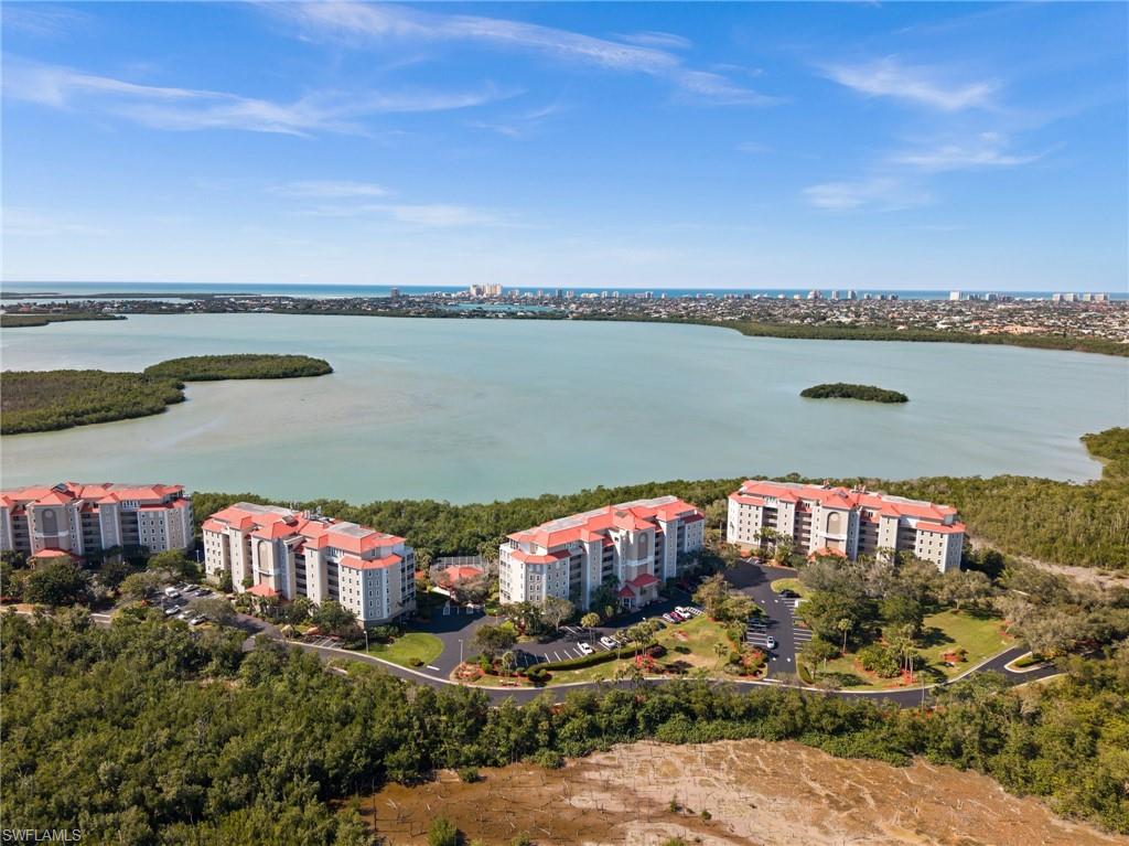 VINTAGE BAY - Residential