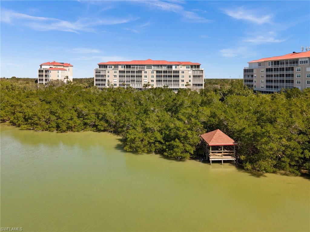 VINTAGE BAY - Residential