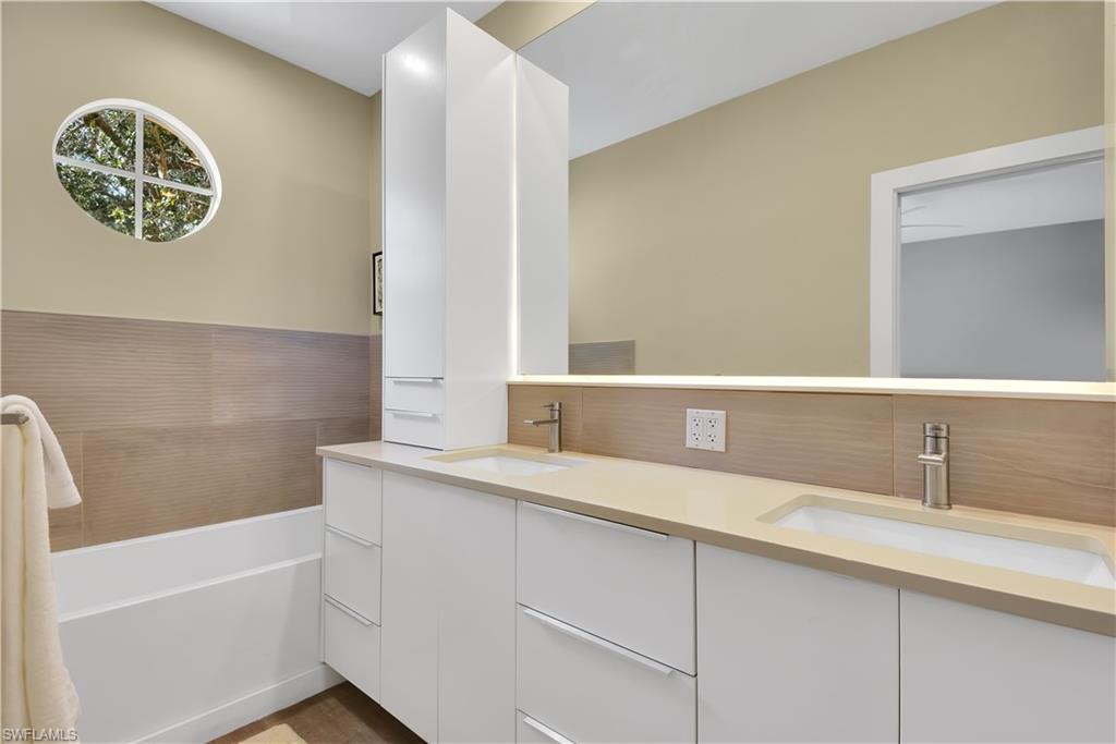 ISLAND WALK - Residential