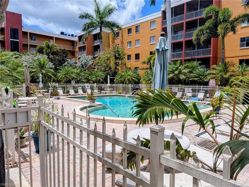 TOWERS CONDO - Residential