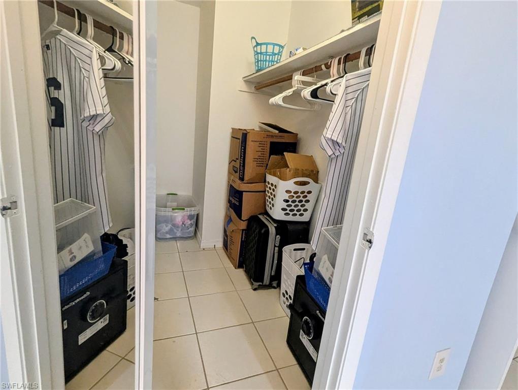 TOWERS CONDO - Residential