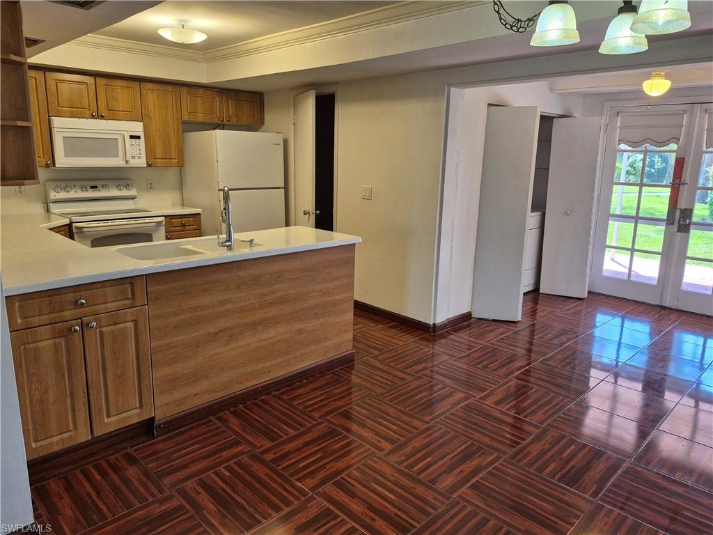 LELY PINES - Residential