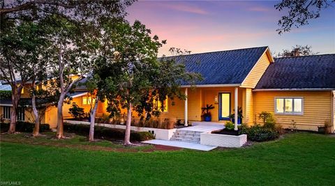 586 Yucca RD NAPLES FL 34102