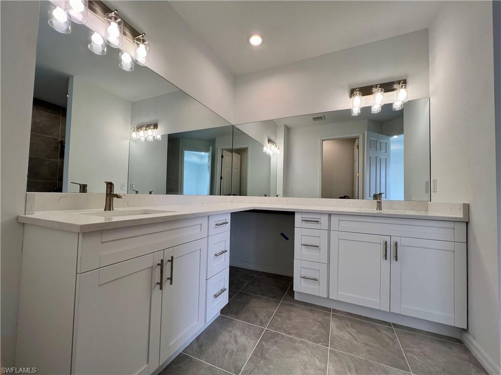 MIRROR LAKES - Residential