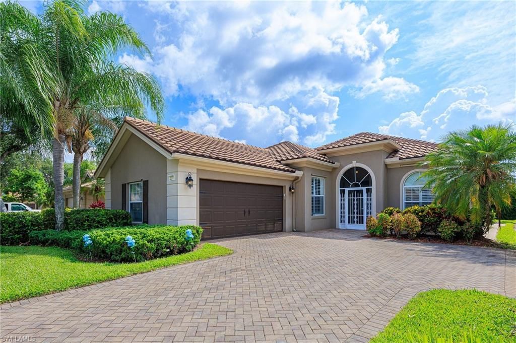 Photo of 2271 Heydon CIR W, NAPLES, FL 34120 (MLS # 226019309)