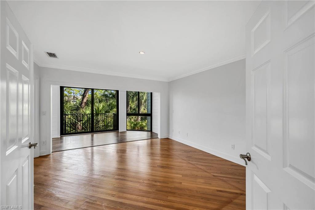 OAKWOOD VILLAS - Residential