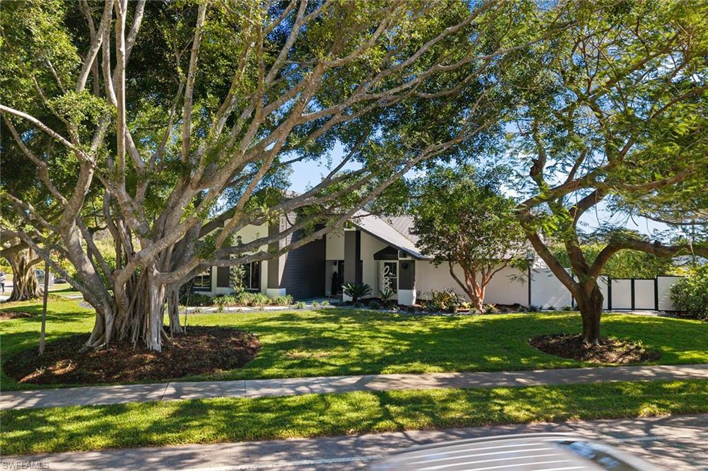 MOORINGS - Residential