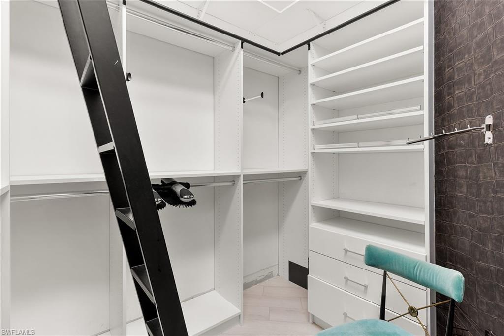 MOORINGS - Residential