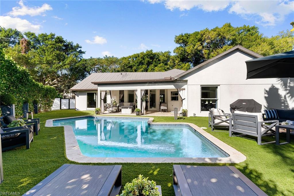 MOORINGS - Residential