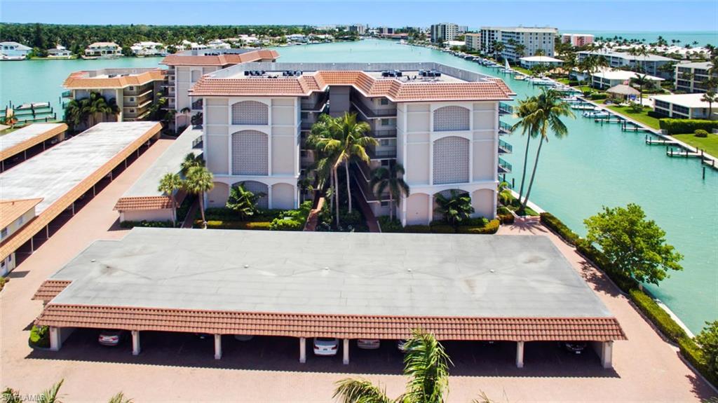 COMMODORE CLUB - Residential