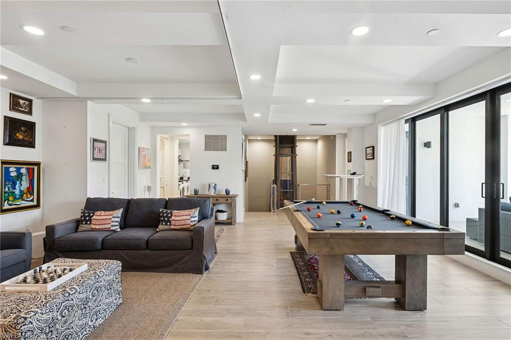 NAPLES SQUARE - Residential Lease