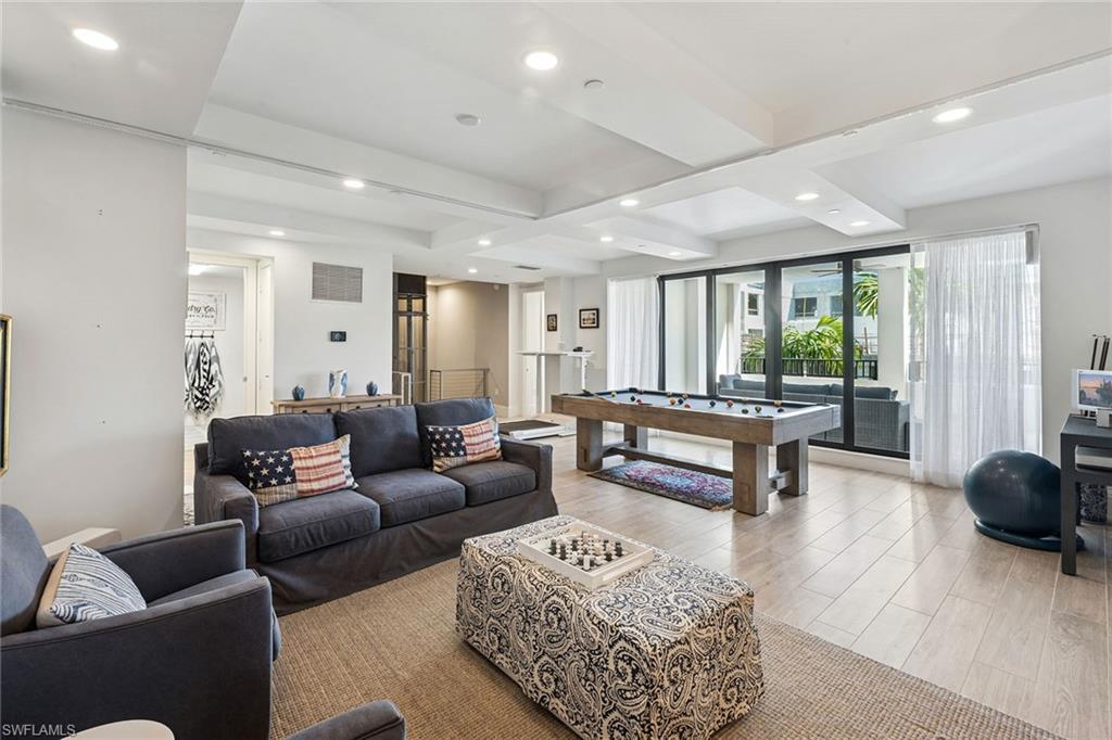 NAPLES SQUARE - Residential Lease