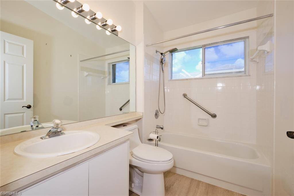 MIRROR LAKE ESTATES - Residential Lease