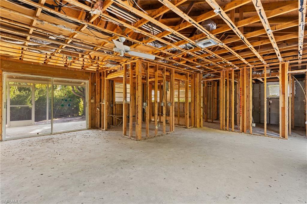 SANIBEL LAKE ESTATES - Residential