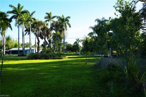 Mixed Use in NORTH FORT MYERS FL 4148 Saums DR.jpg
