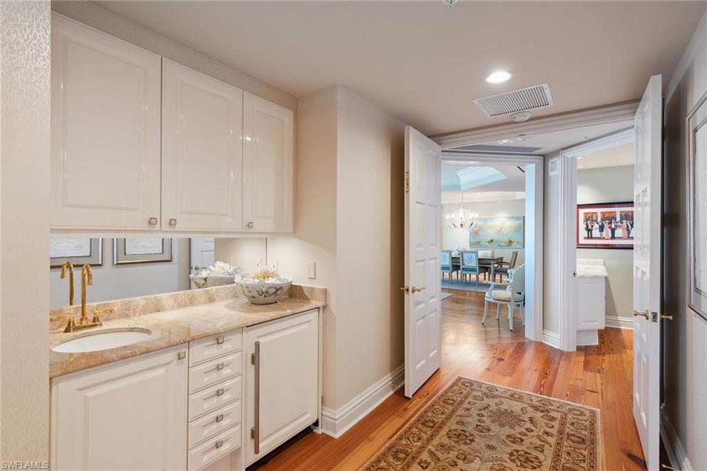 WINDSOR AT BAY COLONY - Residential