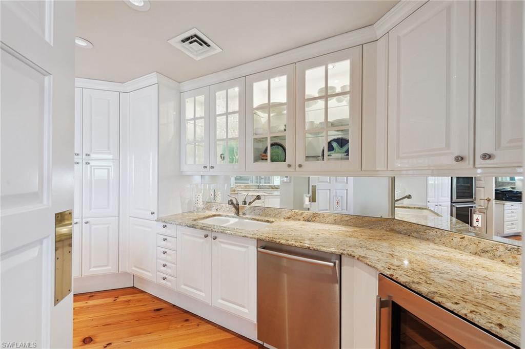 WINDSOR AT BAY COLONY - Residential