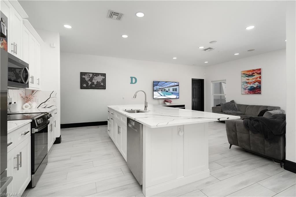 BANYAN BAY - Residential