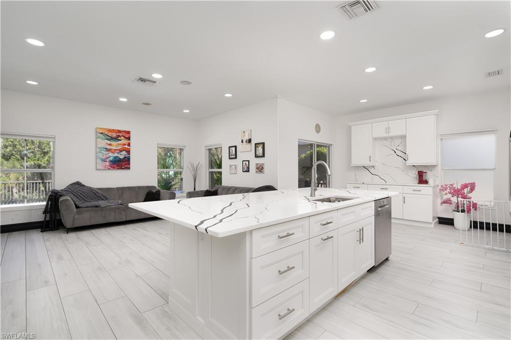 BANYAN BAY - Residential