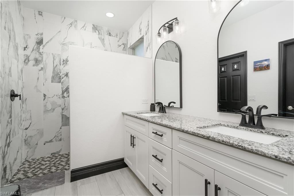 BANYAN BAY - Residential