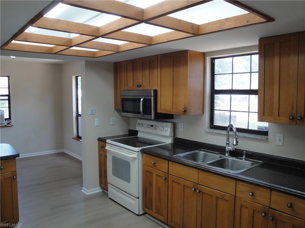 TAMIAMI ESTATES - Residential