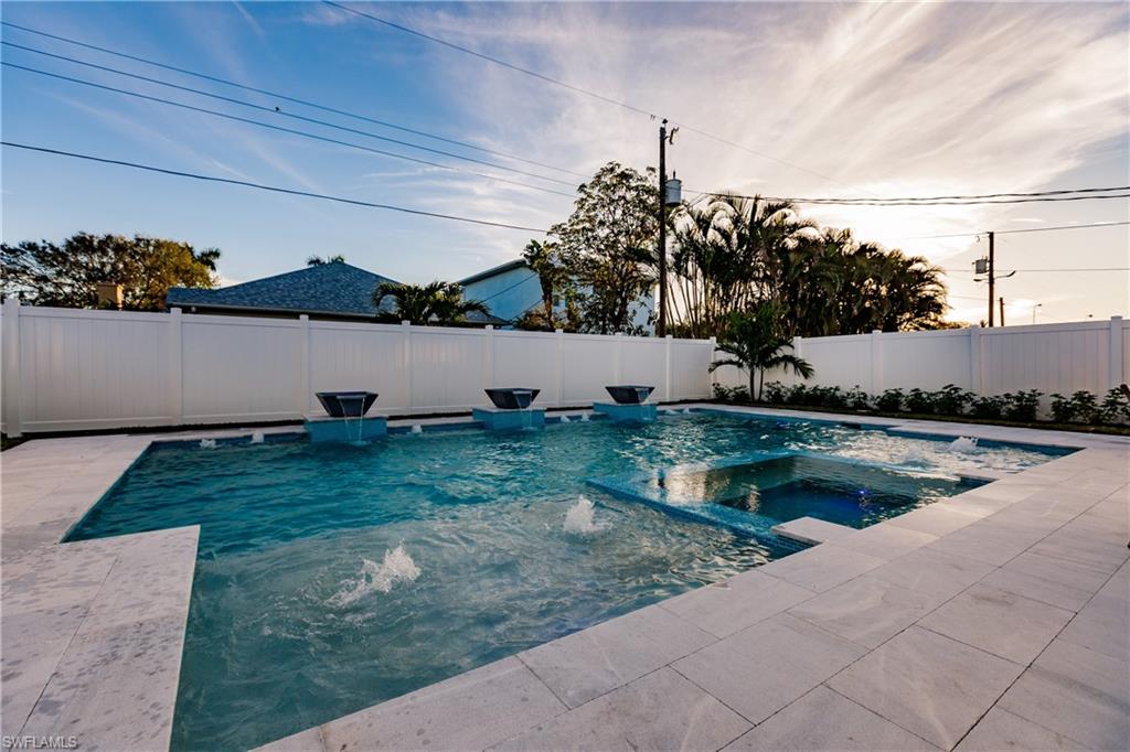 NAPLES PARK - Residential