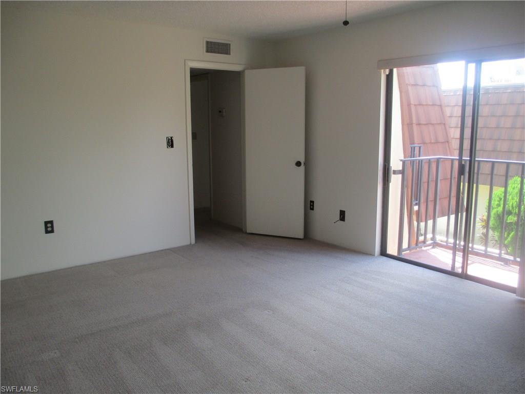 VILLAGE OF CEDARBEND - Residential