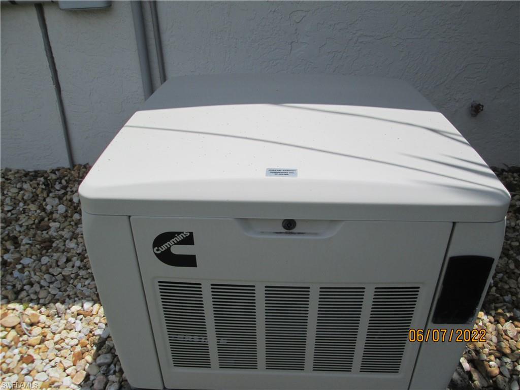 COUNTRY CLUB ESTATES - Residential