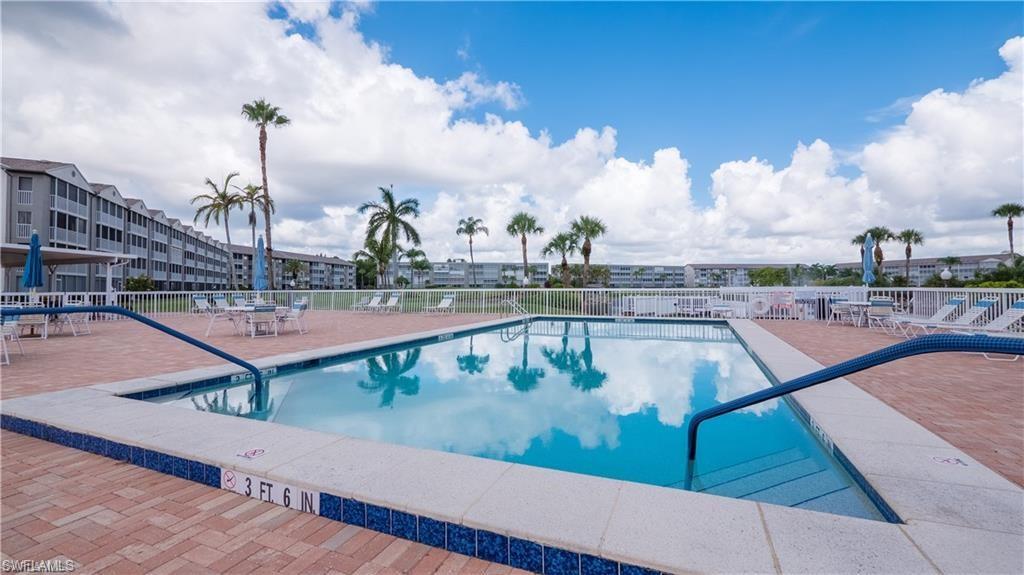 GOLFVIEW GOLF & RACQUET CLUB - Residential