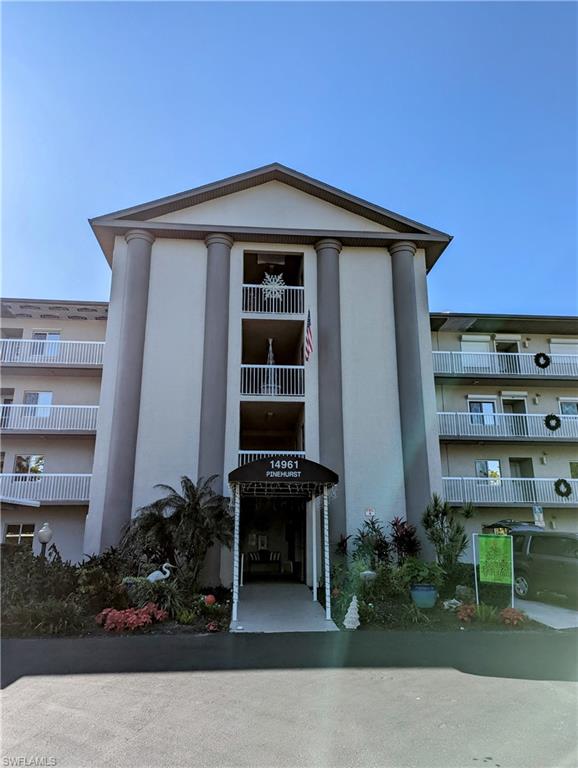 GOLFVIEW GOLF & RACQUET CLUB - Residential