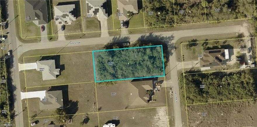 Great opportunity to own this oversized lot in a great area of Lehigh Acres.  Build your dream home or investment home on this corner lot.