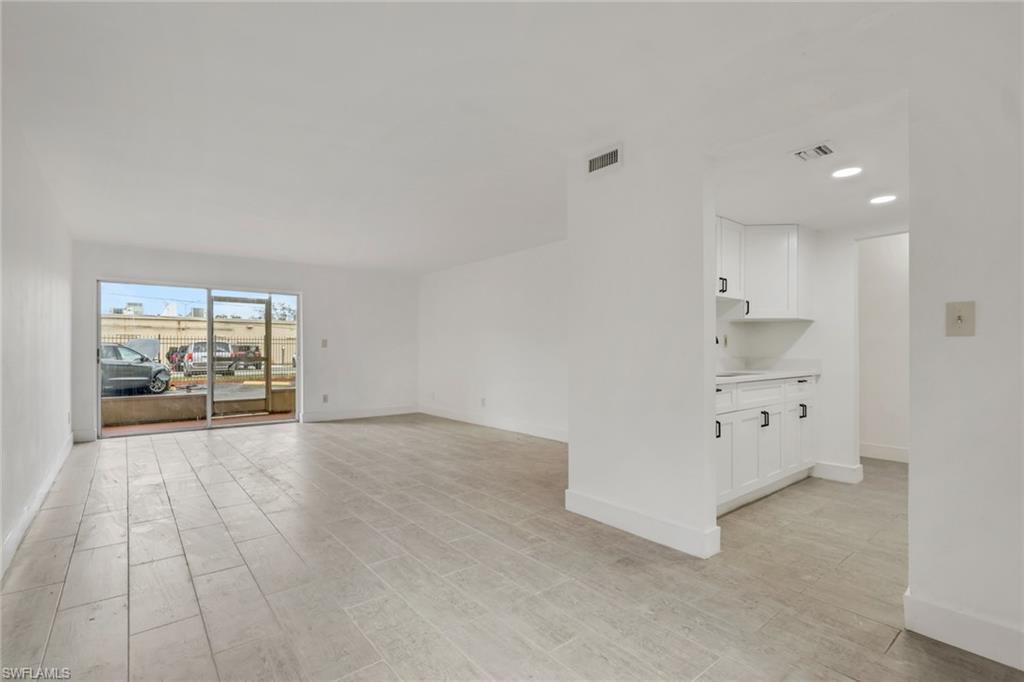 TOWERS CONDO - Residential